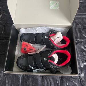 Peleton Cycling Shoes Size 41 Black/Red Breathable Hook & Loop Straps NWOT